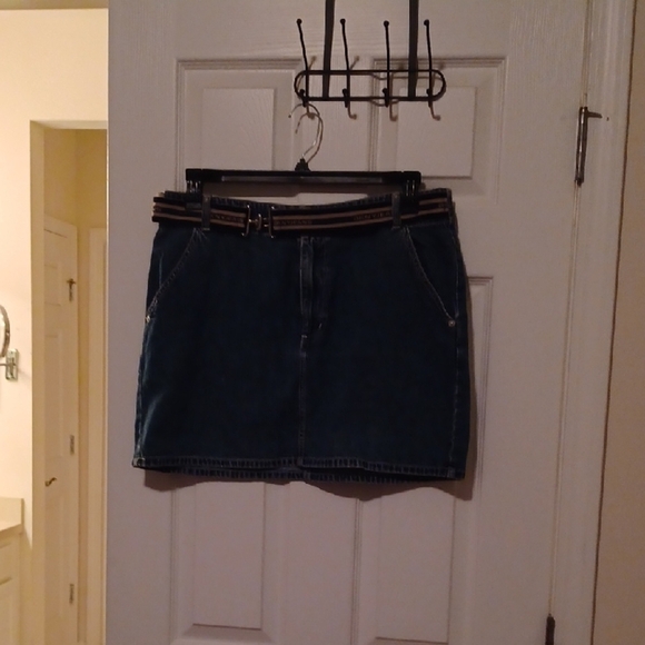 💫DKNY Denim Skirt with Belt - Picture 3 of 9